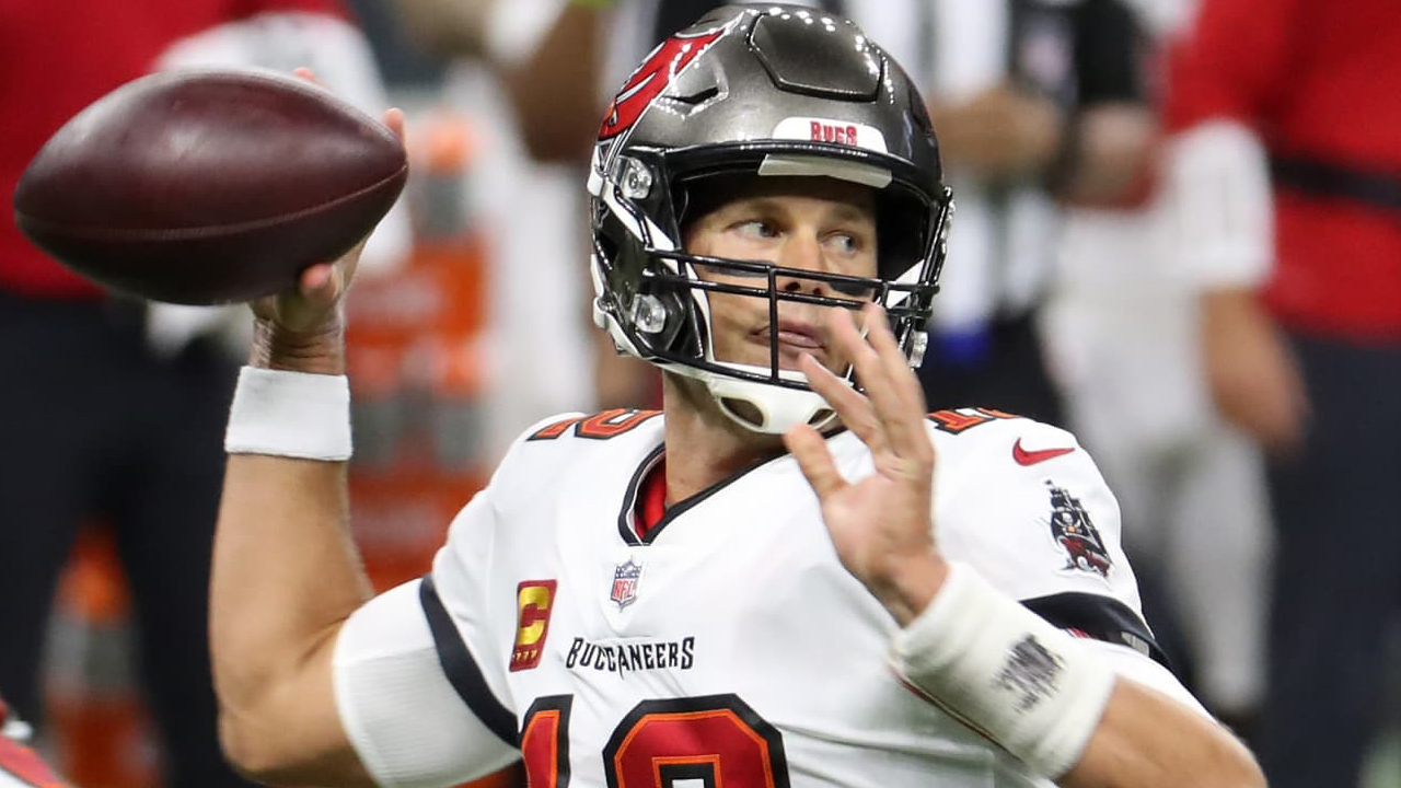 تام بردی، قهرمان هفت دوره سوپر بول، یک بیت کوین به طرفدار Buccaneers می دهد