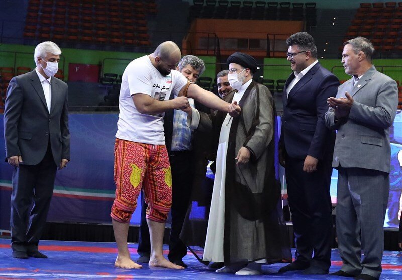 تصویری از دختران نینجا در حضور رئیس جمهور/عکس