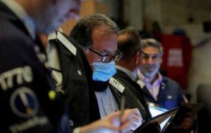 رکورد بسته شدن پست داو، افزایش سهام برای هفته سوم.  سقوط دلار