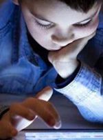 عوارض بازی کودکان با تلفن همراه در شب