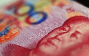 یوان چین به پایین ترین سطح 15 ساله خود در زمینه آشفتگی های سیاسی، رفع ضعیف PBoC توسط Investing.com رسید