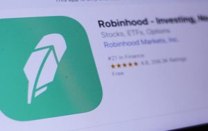 سقوط سهام Robinhood پس از افشای نقض امنیت داده ها