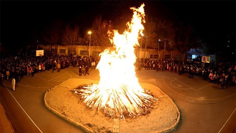 روشن کردن آتش در جشن آذرگان