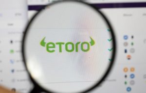 eToro برای محدود کردن Cardano و Tron برای مشتریان ایالات متحده؛  کاهش قیمت سکه