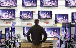 قیمت انواع تلویزیون در بازار/ جی‌پلاس۶۵ اینچ ۲۱.۵ میلیون تومان