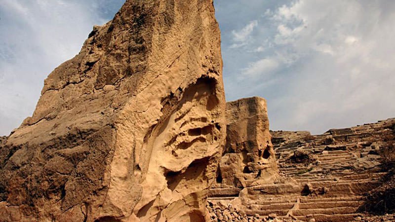 دست کندهای تاریخی کوه های سیراف