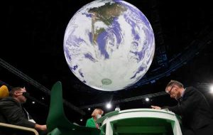 COP26 با قراردادی با هدف جلوگیری از فاجعه آب و هوایی، پس از درام اواخر، موافقت کرد COP26 با قراردادی با هدف جلوگیری از فاجعه آب و هوایی، پس از درام اواخر، موافقت کرد