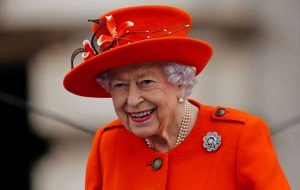 PA گزارش می دهد که ملکه الیزابت در مراسم غسل تعمید خانوادگی شرکت می کند