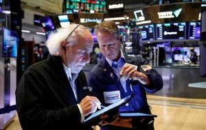 Wall St افزایش رکورد در گزارش مشاغل قوی، تشویق Pfizer قرص COVID-19