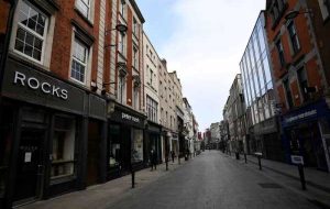 ایرلند در حال بررسی راه اندازی مجدد قرنطینه اجباری هتل ها است