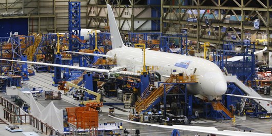 بوئینگ آمریکا ماهانه چند هواپیما تولید می کند؟