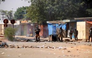 بورکینافاسو یک روز پس از اعتراضات خشونت آمیز، تعلیق اینترنت را لغو کرد