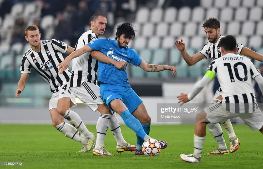 جدال سردار آزمون با یکی از مدافعان مطرح جهان/عکس