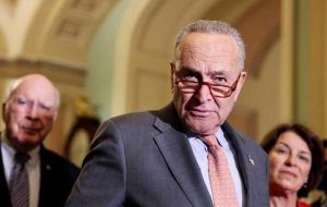 دموکرات ها می گویند که داور مالیاتی درباره لایحه 1.75 تریلیون دلاری بایدن تردید دارد. دموکرات ها می گویند که داور مالیاتی درباره لایحه 1.75 تریلیون دلاری بایدن تردید دارد.