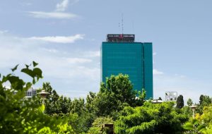 فاصله نجومی حاشیه سود بانک ملت با بانک‌ های بورسی