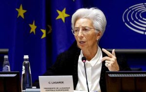 لاگارد از بانک مرکزی اروپا می گوید منطقه یورو در مواجهه با موج جدید کووید، نوع Omicron، وضعیت بهتری دارد لاگارد از بانک مرکزی اروپا می گوید منطقه یورو در مواجهه با موج جدید کووید، نوع Omicron، وضعیت بهتری دارد
