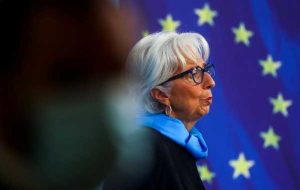 لاگارد: تشدید سیاست های بانک مرکزی اروپا در حال حاضر بیش از آنکه فایده داشته باشد ضرر دارد