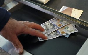 ورود ۳سیگنال کاهشی به بازار ارز تهران / دلار به روند نزولی ادامه خواهد داد؟