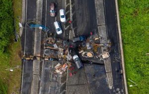 وزیر فرانسه برای کاهش تنش به سرزمین‌های کارائیب می‌رود