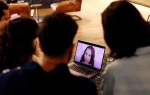 ویدئو قربانیان خشونت خانگی را به زندگی بازمی گرداند تا به دیگران هشدار دهد