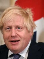 پپا پیگ، نخست وزیر بریتانیا، جانسون را هنگامی که به خاطر کلمات گم می شود، نجات می دهد پپا پیگ، نخست وزیر بریتانیا، جانسون را هنگامی که به خاطر کلمات گم می شود، نجات می دهد