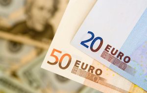 یورو/دلار آمریکا از پایین ترین سطح سالانه جهش می کند و در حوالی 1.1450 حرکت می کند