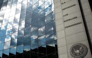 SEC تصمیم گیری در مورد ETF های بیت کوین در مقیاس خاکستری و بیتی را به تاخیر می اندازد