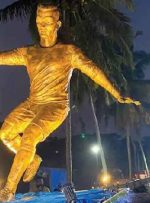 تظاهرات علیه مجسمه طلایی کریس رونالدو!/عکس
