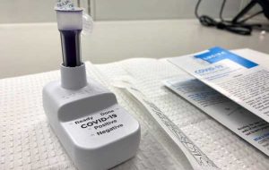 برای مبارزه با Omicron، بایدن قوانین سفر، آزمایشات رایگان کووید در خانه را اضافه می کند