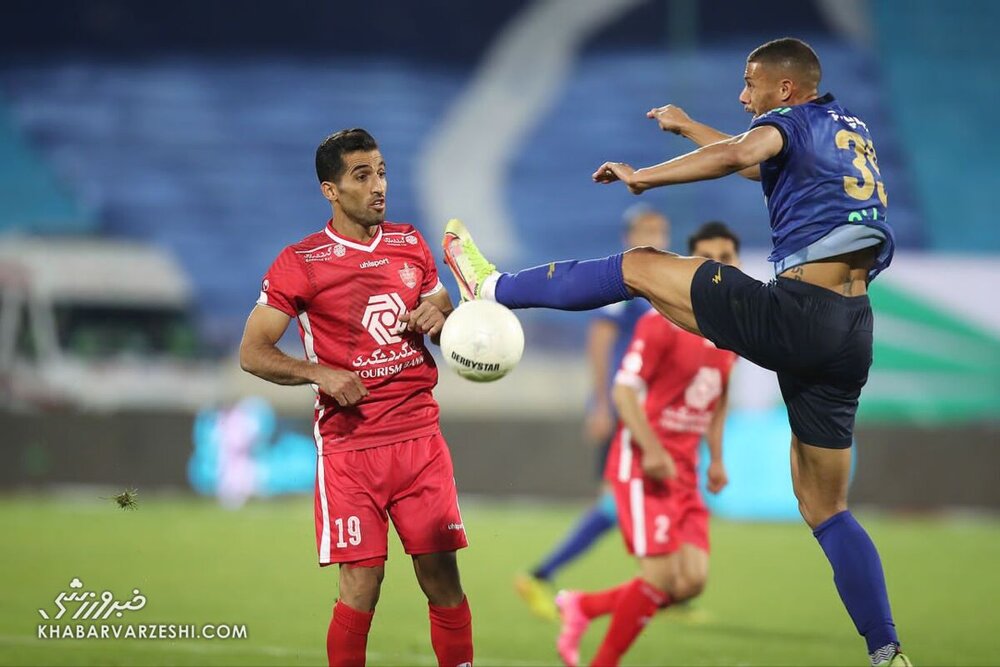 بزرگترین خطری که در دربی از بیخ گوش پرسپولیس گذشت/عکس