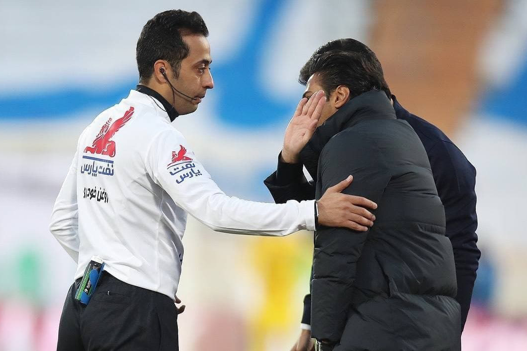 حرف‌های درگوشی مجیدی با داور دربی/عکس