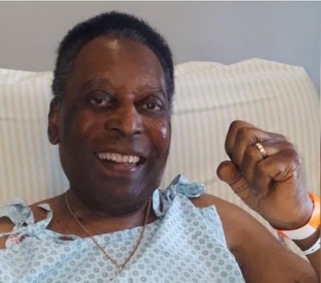 حضور پله در بیمارستان برای شیمی درمانی/عکس