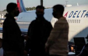 خطوط هوایی ایالات متحده صدها پرواز روز کریسمس را به دلیل Omicron لغو می کند