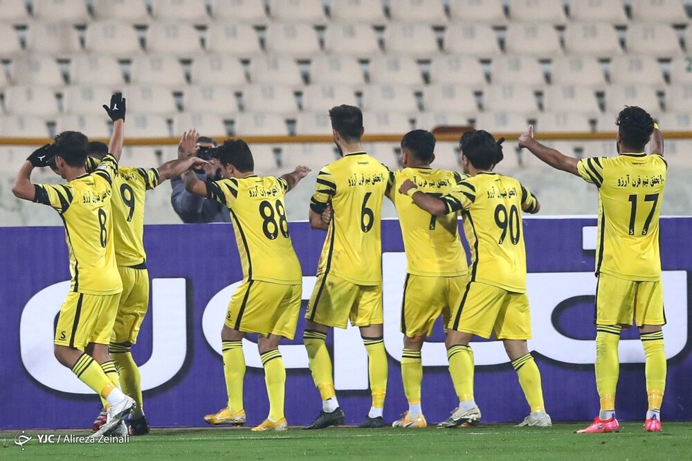 شادی ناتمام ارومیه‌ای‌ها در آزادی/عکس