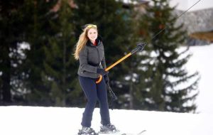 شاهزاده آمالیا، وارث تاج و تخت هلند، بی سر و صدا تولد 18 سالگی را جشن می گیرد