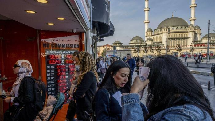 عقب گرد اقتصاد ترکیه / لیر رکورد تاریخی خود را شکست