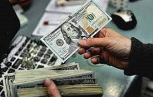 قیمت دلار به ۲۷ هزار و ۳۹۵ تومان رسید