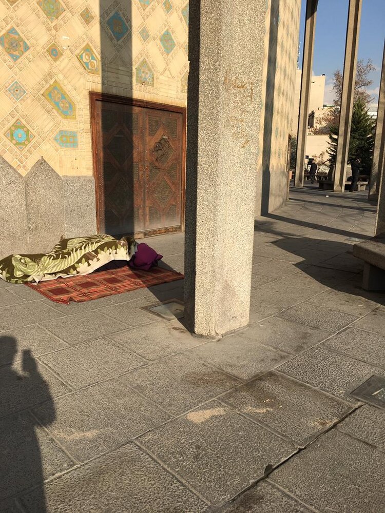 متولیان تئاتر شهر: ما نمی‌خواهیم این‌ها این‌جا بخوابند/ عکس 