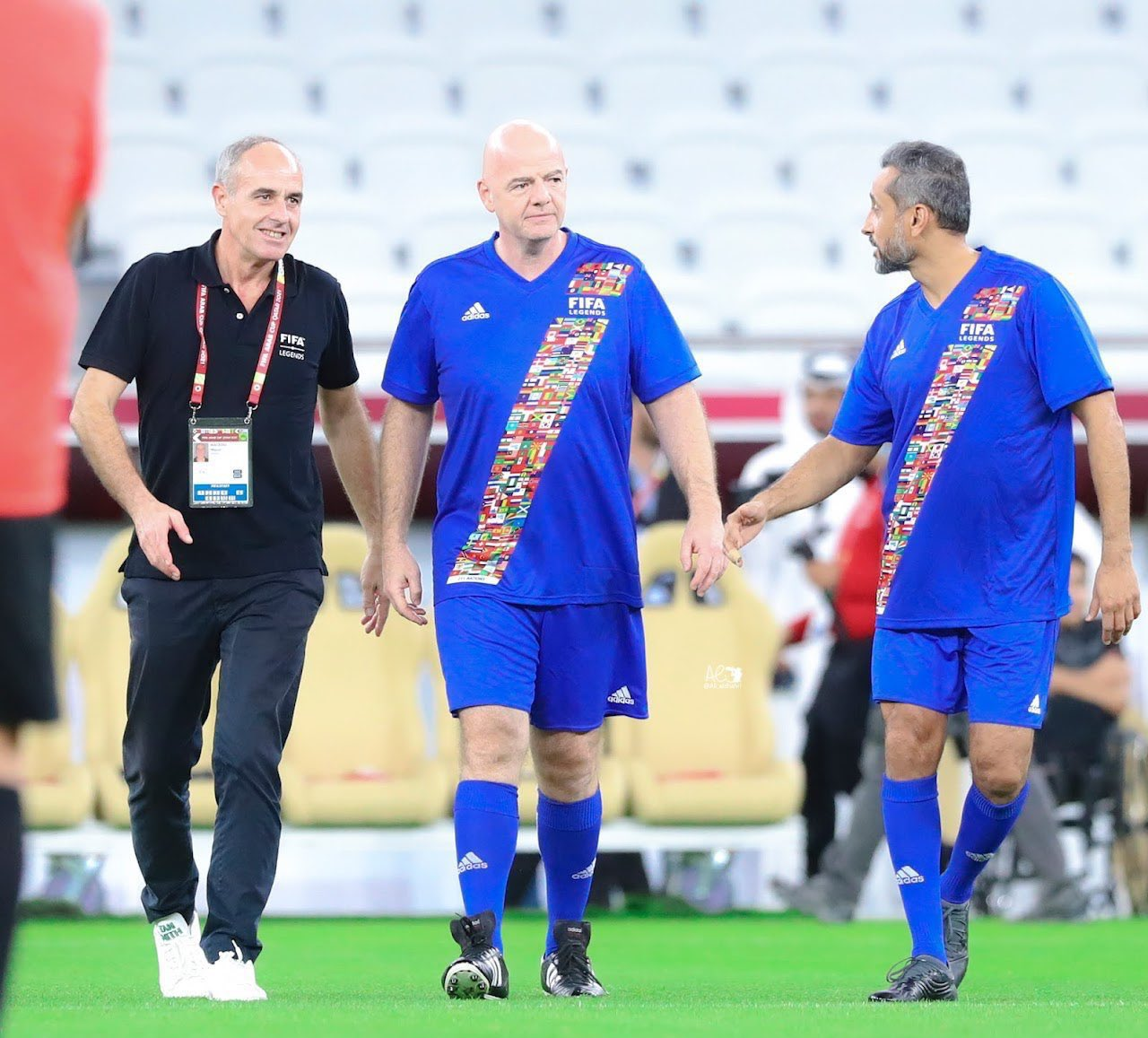 مهدوی‌کیا در کنار اسطوره‌های فوتبال جهان پا به توپ شد/عکس