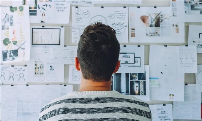 طرح معاملاتی روی دیوار