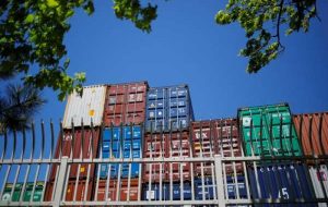 کسری تجاری کالاهای ایالات متحده در ماه نوامبر به رکورد رسید کسری تجاری کالاهای ایالات متحده در ماه نوامبر به رکورد رسید