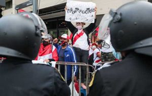 کنگره پرو طرح استیضاح رئیس جمهور کاستیلو را رد کرد