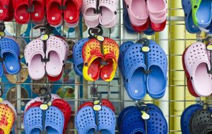 Crocs در حال ورود به NFT ها، نمایش فایل های علامت تجاری است