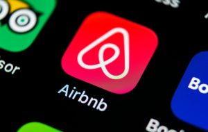 Airbnb پرداخت‌های رمزنگاری‌شده را بررسی می‌کند – مدیرعامل می‌بیند که «انقلابی در کریپتو اتفاق می‌افتد» – اخبار ویژه بیت‌کوین