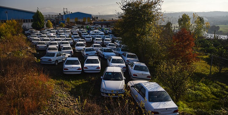 سود 100 درصدی دلالان خودرو از اختلاف قیمت کارخانه و بازار/عرضه خودرو کماکان قطره‌چکانی است‌