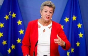 اتحادیه اروپا قانونی را برنامه ریزی می کند که شرکت های فناوری را ملزم می کند تا برای مبارزه با کودک آزاری اقدامات بیشتری انجام دهند اتحادیه اروپا قانونی را برنامه ریزی می کند که شرکت های فناوری را ملزم می کند تا برای مبارزه با کودک آزاری اقدامات بیشتری انجام دهند