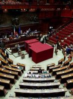 احزاب ایتالیایی از ماتارلا می‌خواهند که پس از بی‌نظمی در آرا، رئیس‌جمهور باقی بماند