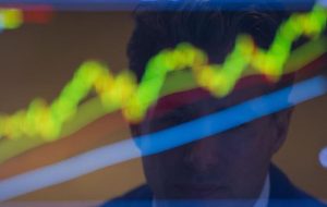 احساسات مصرف کننده میشیگان به 68.8 سقوط کرد زیرا تورم چشم انداز افراد را کاهش داد احساسات مصرف کننده میشیگان به 68.8 سقوط کرد زیرا تورم چشم انداز افراد را کاهش داد