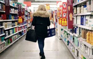 با افزایش تعداد خرده فروشی ها و رستوران ها، هزینه های بریتانیا افزایش می یابد با افزایش تعداد خرده فروشی ها و رستوران ها، هزینه های بریتانیا افزایش می یابد