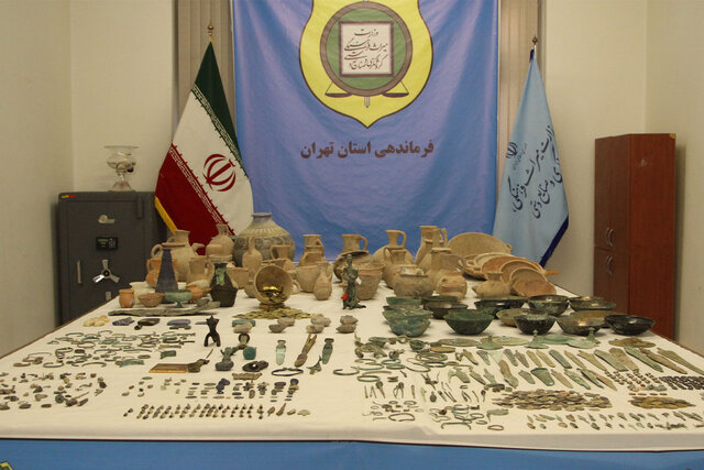 تصاویر آثار تاریخی کشف‌شده از قاچاقچیان